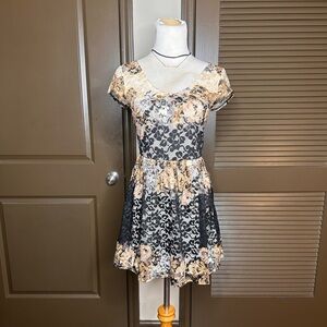 NWOT. TOP SHOP | Floral Lace Dress
